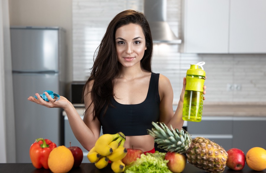 Fruit en water gezonde voeding voor het sporten